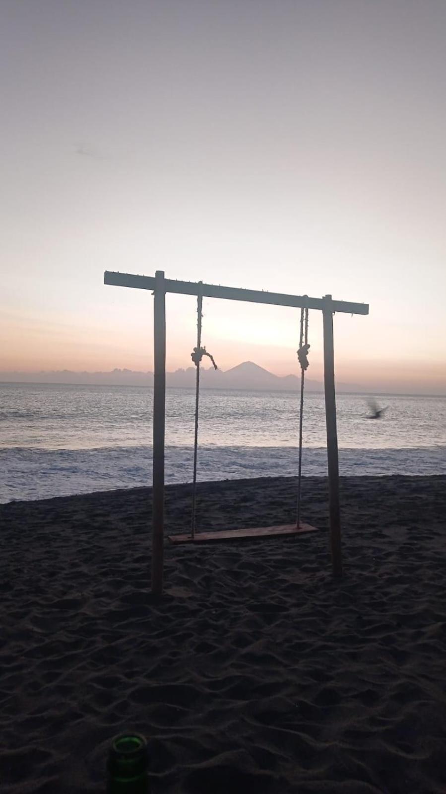 La Vie En Rose Hotel Senggigi Bagian luar foto